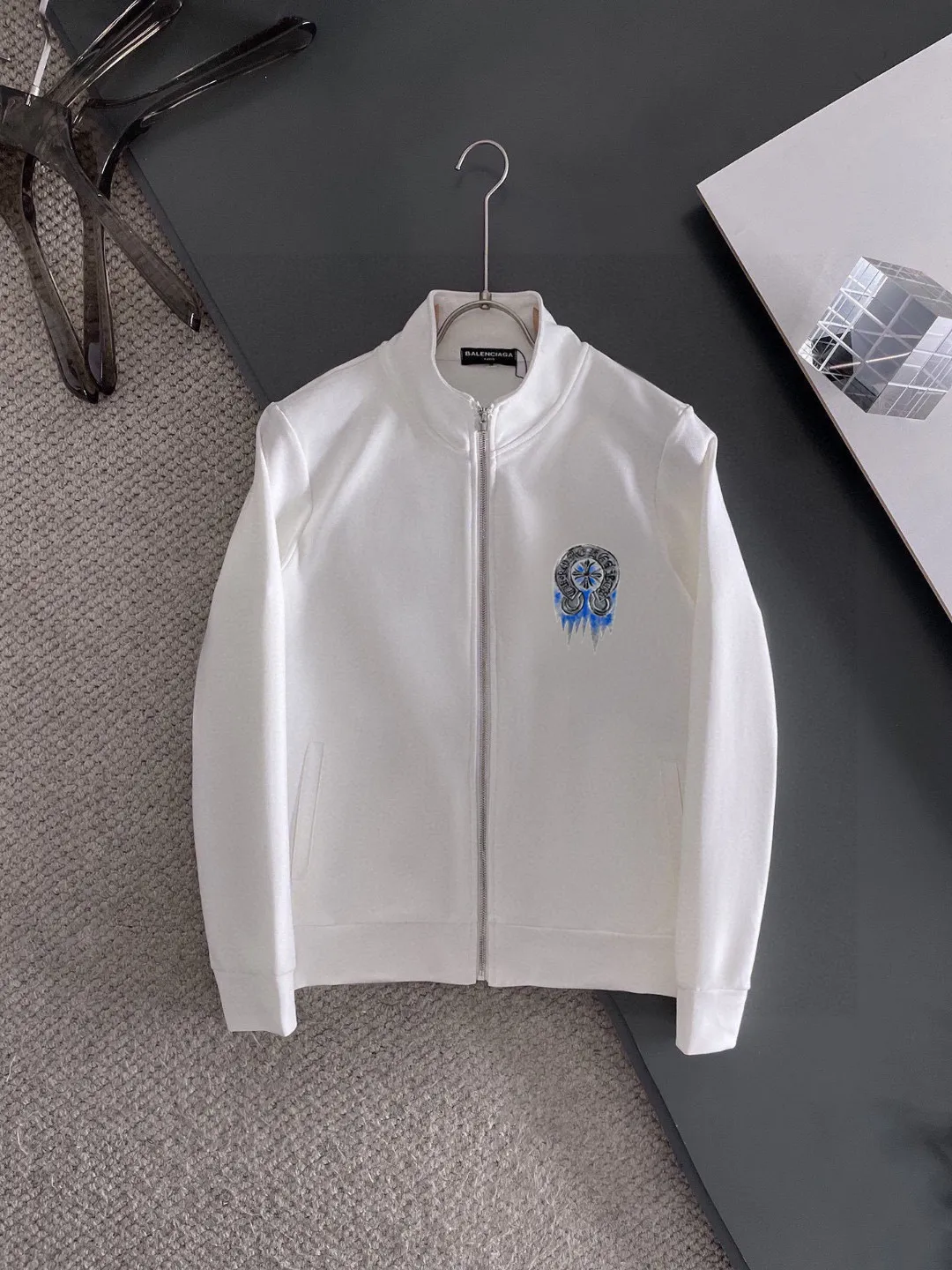 🅿️420 [ChampionHearts] (Fat Man Gospel) hot-selling suit is coming. Focus on the original version of the official website. 2025 new hot-selling cardigan sweater suit. The original order is the best. 🇭🇰The meticulous work of top designers. It has a fitting and perfect upper body effect. 100% natural high-quality Roman cotton, close-fitting comfort, noble and elegant! Original hardware embodies elegance and nobility! Counter size: M-5XL (maximum wear up to 220 pounds)